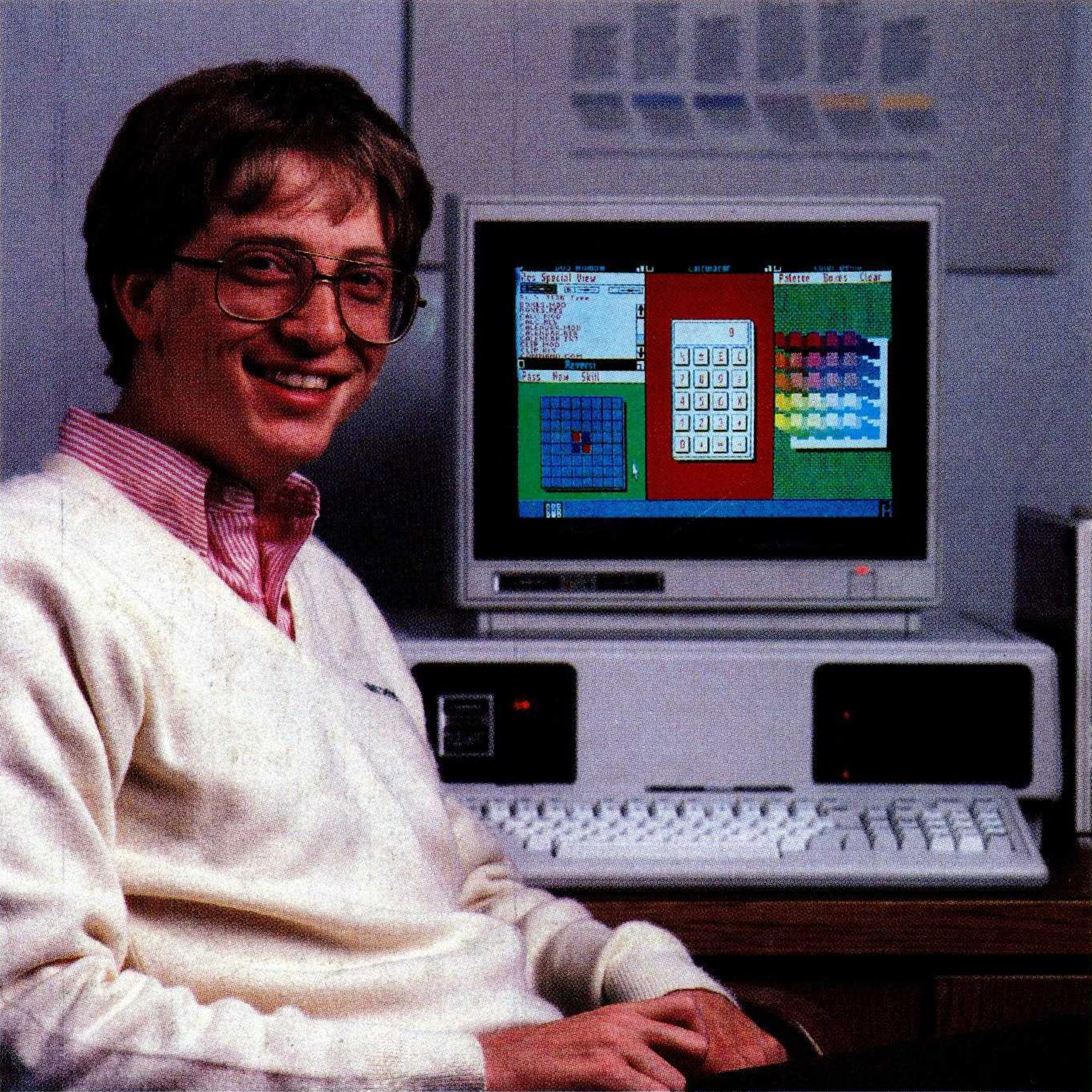 Билл Гейтс рядом с Tandy 2000 и ранней Windows, 1984 год